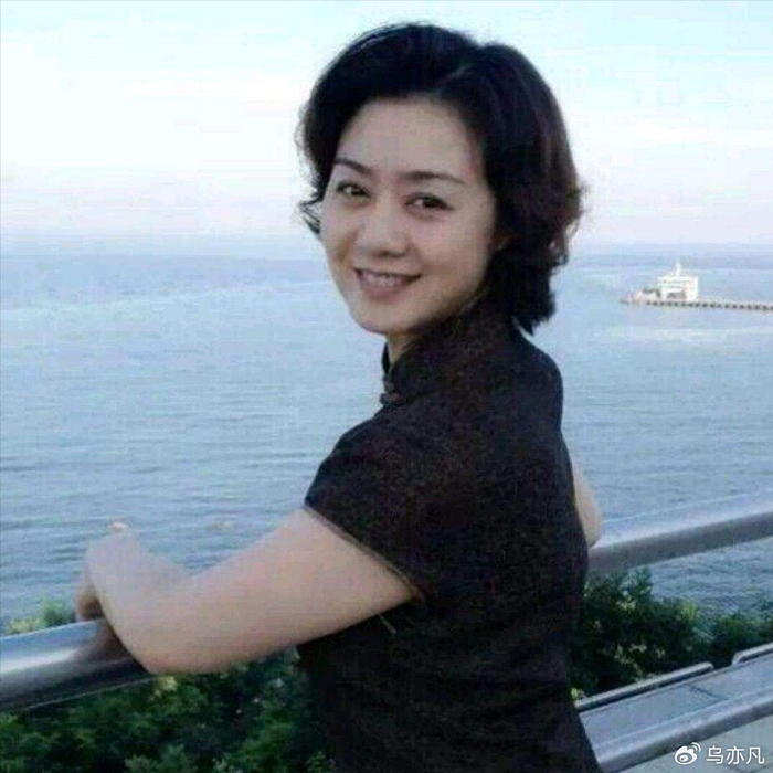 剧第一美人李胜素:四个绯闻老公竟没一个真的!57岁婚姻成谜