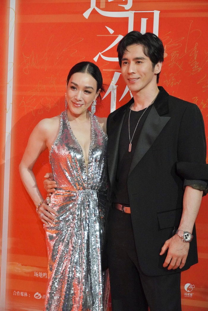 钟丽缇张伦硕夫妇携手出席时尚知道遇见之夜