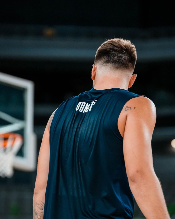 东契奇ins晒照,配文:we back__财经头条