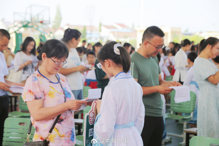花开十岁 载梦远航——汉中东辰外国语学校小学部四年级成长典礼