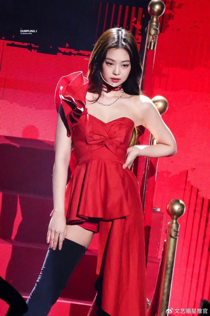 jennie素颜上综艺状态很真实泪沟法令纹一目了然憔悴不失美丽