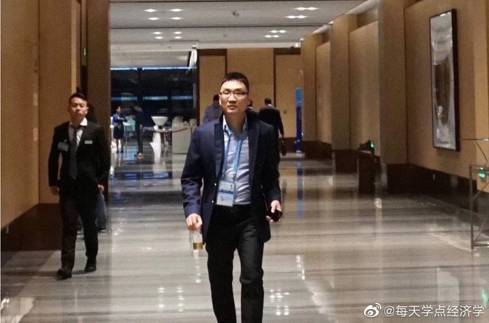 王兴说黄铮和蒋凡这两个聪明人接下来几年的较量会很精彩|马云|拼多多|危机公关|烦心事|杭州_新浪财经_新浪新闻