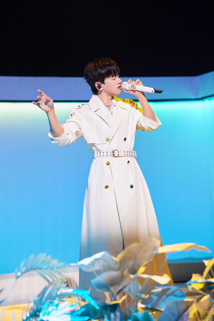 按下复古disco播放键,@张杰 今晚做客好六街……__财经头条