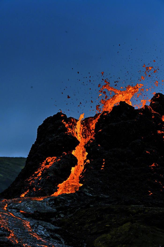 冰岛火山喷发现场by图虫