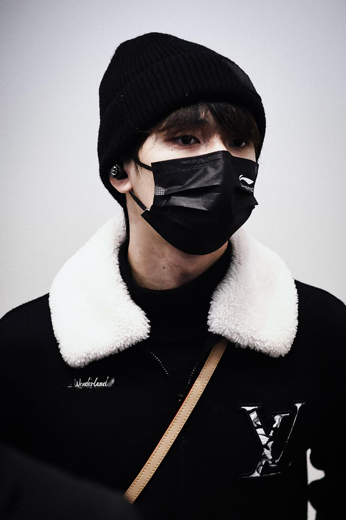 时代少年团今日出发香港lv大秀机场路透|时代少年团|香港|马嘉祺_新浪