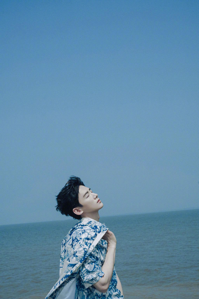 白敬亭今日活动造型真的很清爽的感觉你还别说