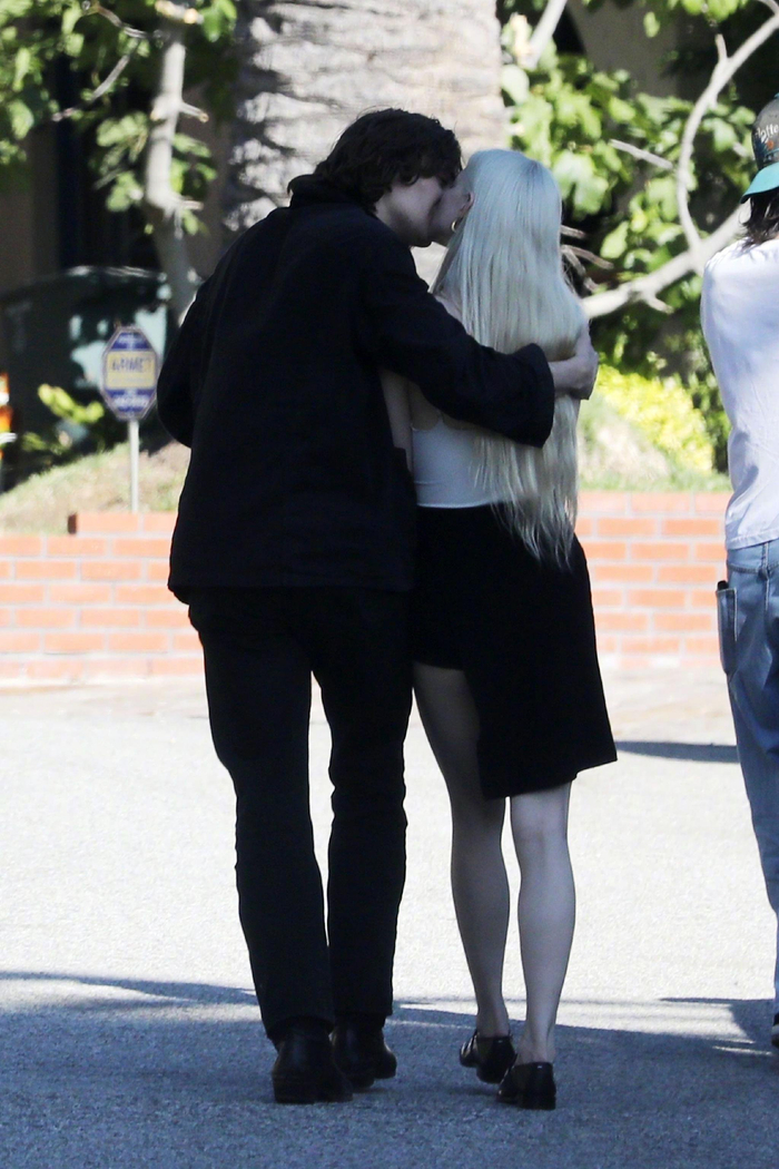 安雅anyataylorjoy和丈夫malcolmmcrae现身洛杉矶