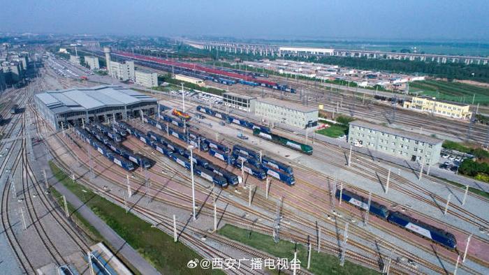 中国铁路西安局新丰镇站,每26秒就有一辆车从车站通过