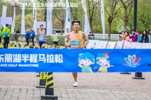 津春马拉松相约东丽湖2024天津欢乐东丽湖半程马拉松活力开跑