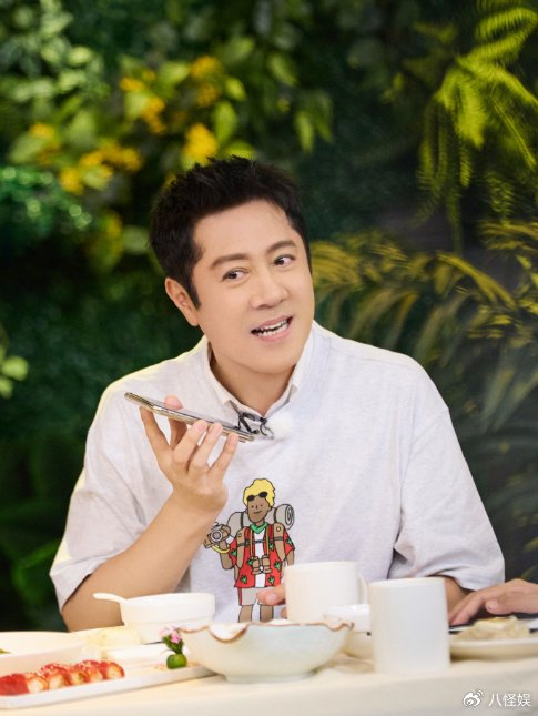 5岁庆宝浓眉大眼像爸爸,比哥哥还帅气|蔡国庆|庆庆_新浪新闻