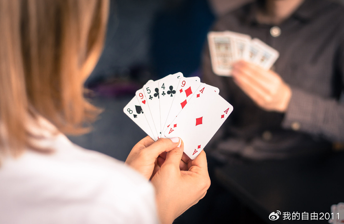 文彦也无心再玩.三人陆续走出房间,出酒店.