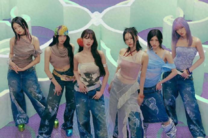 韩国知名女团成员,在大学庆典表演现场,疑似指责台下观众