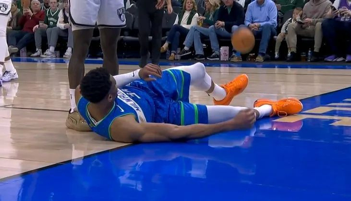 字母哥复出219利拉德3012雄鹿拒绝51分的大逆转拿下布鲁克林篮网队