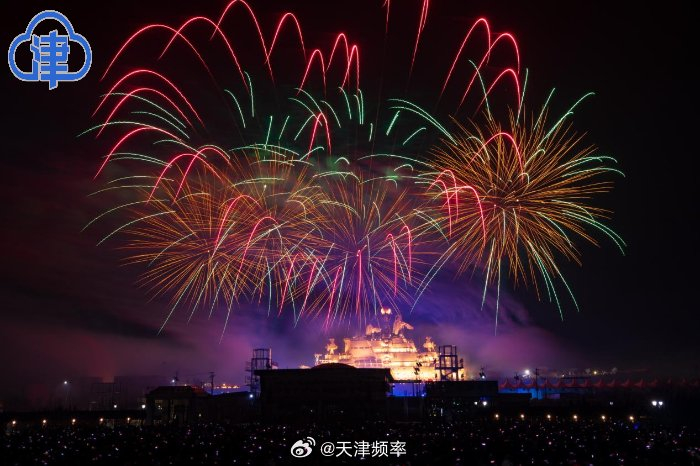 大年初二至初八,天津泰达航母主题公园连续6天举办龙年春节特别版