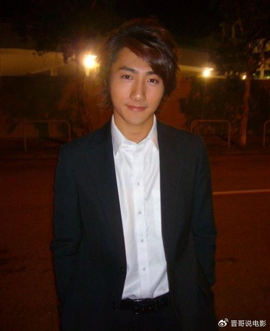 今天我们要说的是tvb曾经的当红小生蔡淇俊,他在广东创业十几年,事业