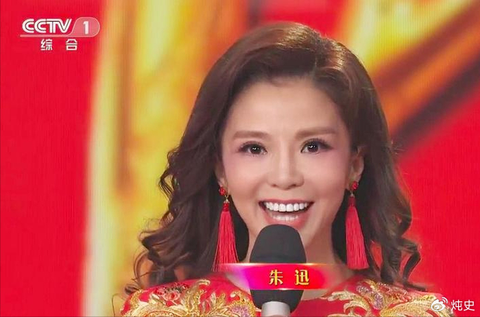 主持人朱迅:恶病缠身、亲人接连离世,她人生真的太惨了|日本|父母|母亲|女儿|父亲_新浪新闻