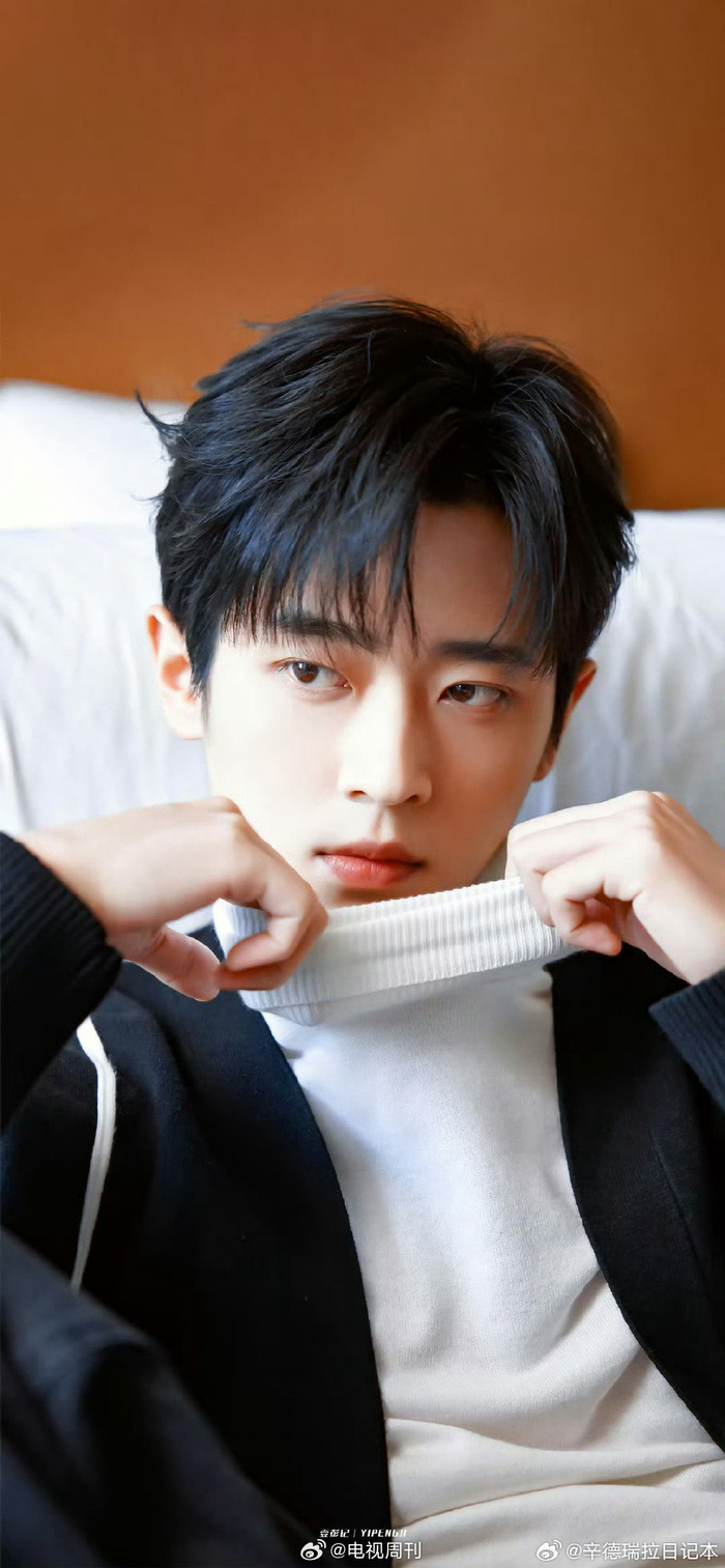 丞磊的舞台魅力将让你忍不住为他疯狂……