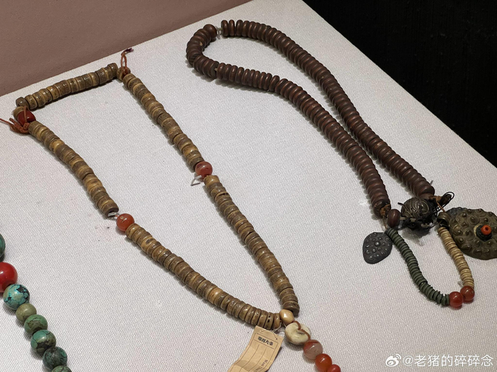 佛教的人骨法器,没见过的朋友可以去瞧瞧,图二图五是人腿骨做的胫骨号