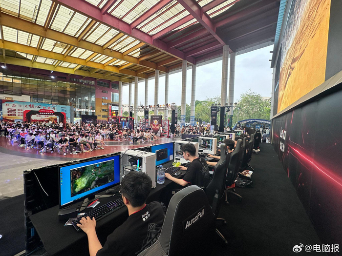雷克沙高校电竞挑战赛正在广州大学进行中