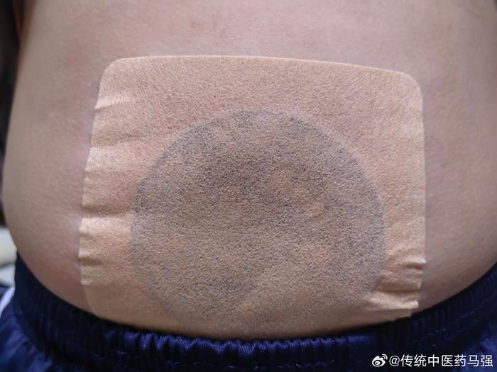 孩子和他同桌中午一块在学校餐厅吃饭…