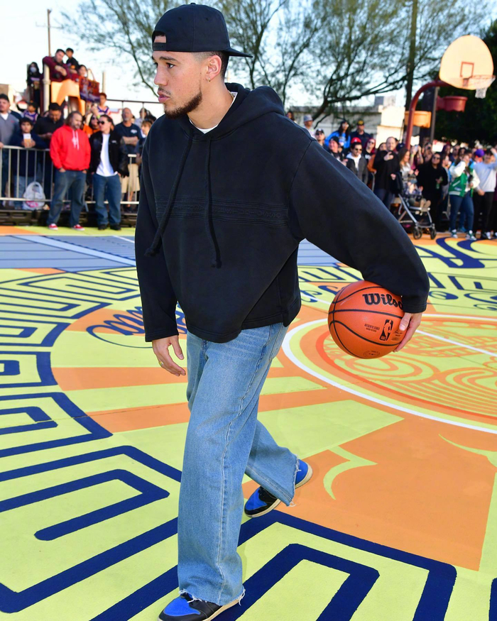 布克强势表现引热议 新赛季NBA赛程中太阳队主控迎来高光时刻