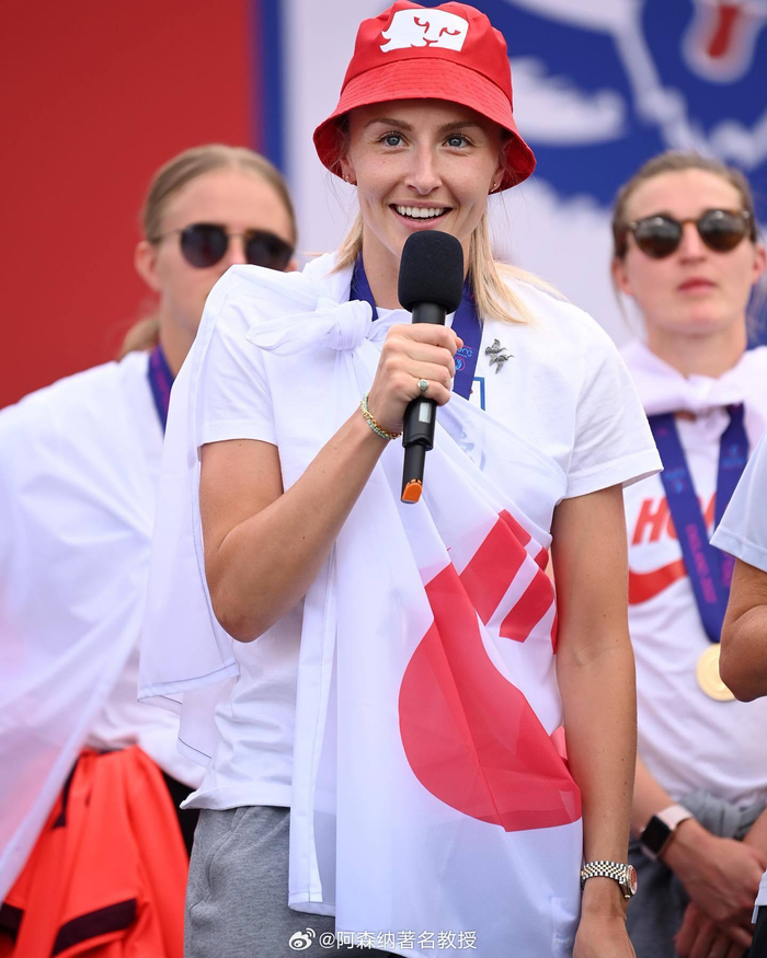 莉亚威廉姆森更新社媒感觉就像昨天一样