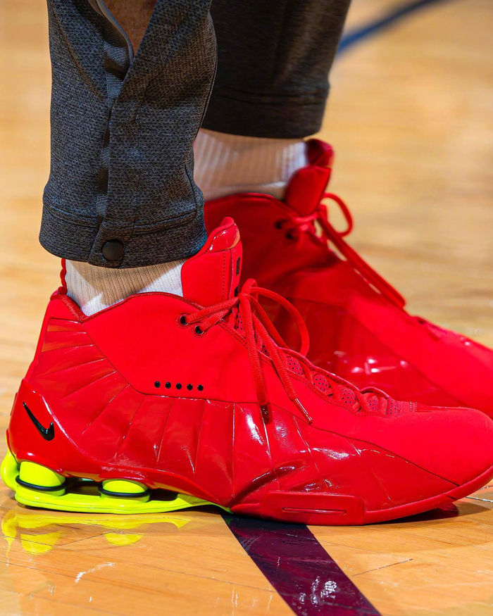 卡特曾经上脚过的nikeshoxbb4球鞋