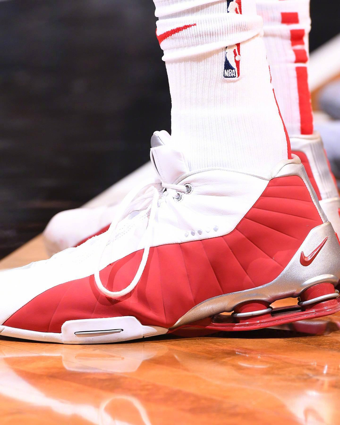 卡特曾经上脚过的nikeshoxbb4球鞋