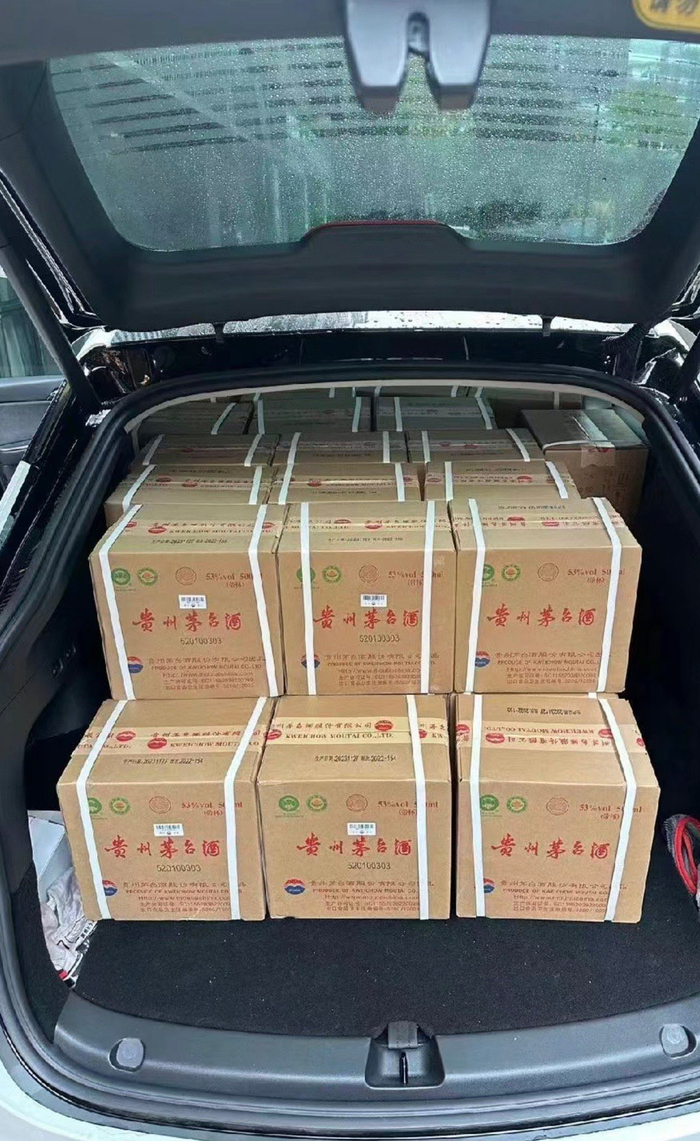 特斯拉的拉是货拉拉的拉吗马上回家过年了,各路网友车子的后备箱又能