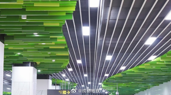 成都地铁望丛祠站站内壁画以望帝治水的历史故事为主题