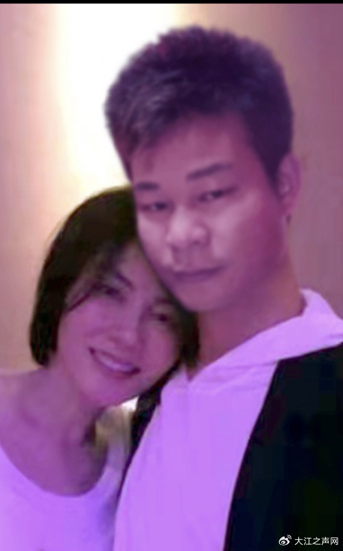 王菲疑似秘婚引关注 新郎李威龙情史被曝光|王菲|李威龙|歌坛_新浪