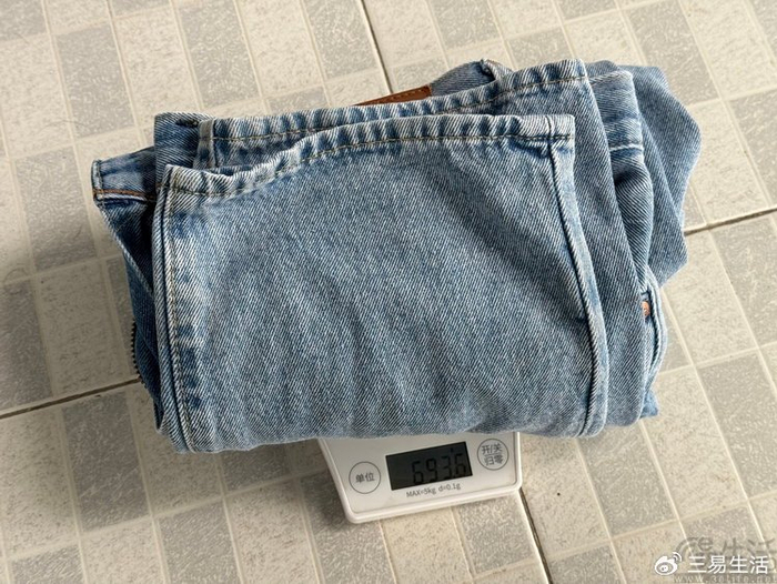 为了避免测试误差,此次一共测试了不同"分量"和材质的两件衣物.