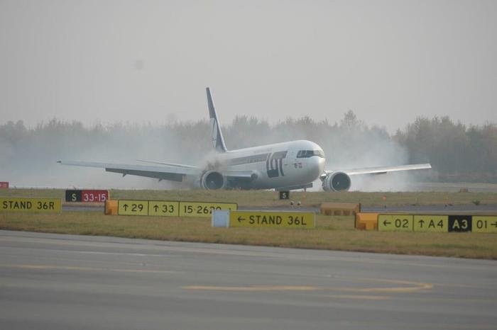 波兰航空016图片