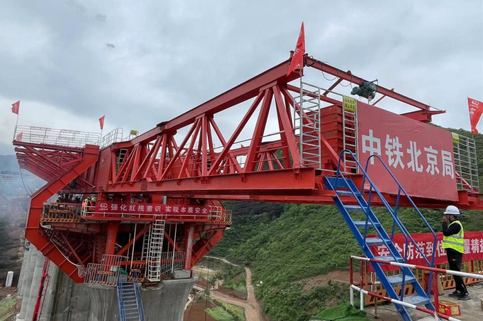 西十高铁（陕西段）首孔移动模架现浇梁完成浇筑|浇筑|模架|高铁_新浪新闻
