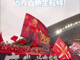 武磊国家队百场纪念：宋凯送奖杯，邵佳一送定制球衣