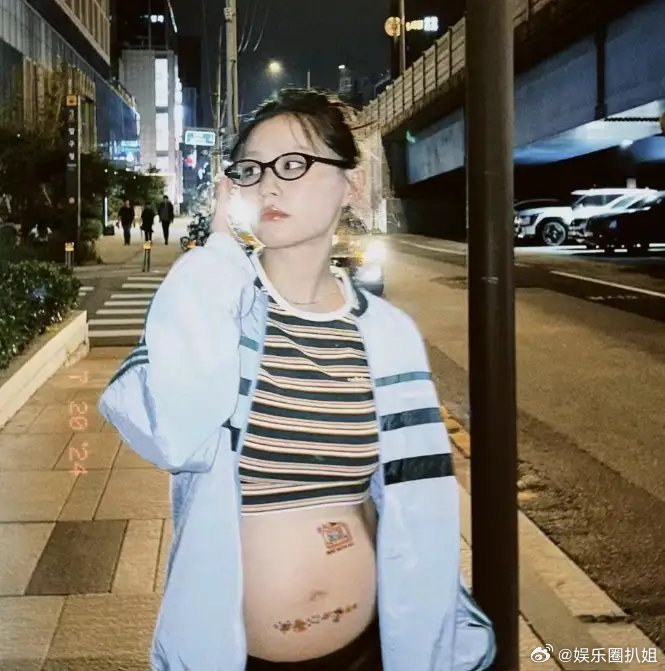 金靖晒出7个月的孕肚,是时髦鬼精的孕妈妈一枚啦!