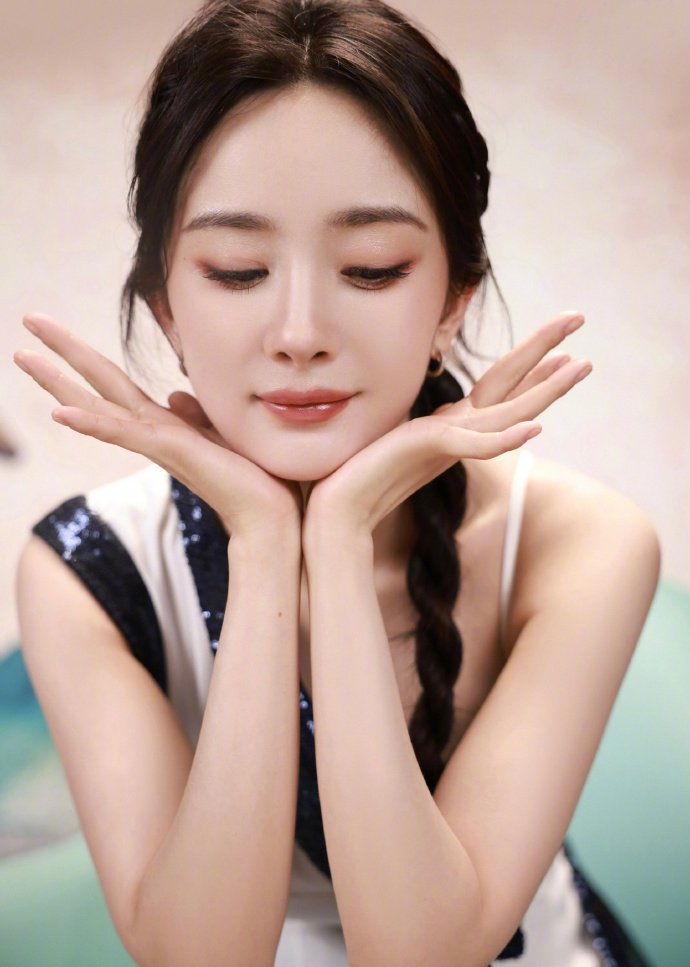 内娱神颜优秀化妆师我直接嗨老婆今天的杨幂也是美美的很安心