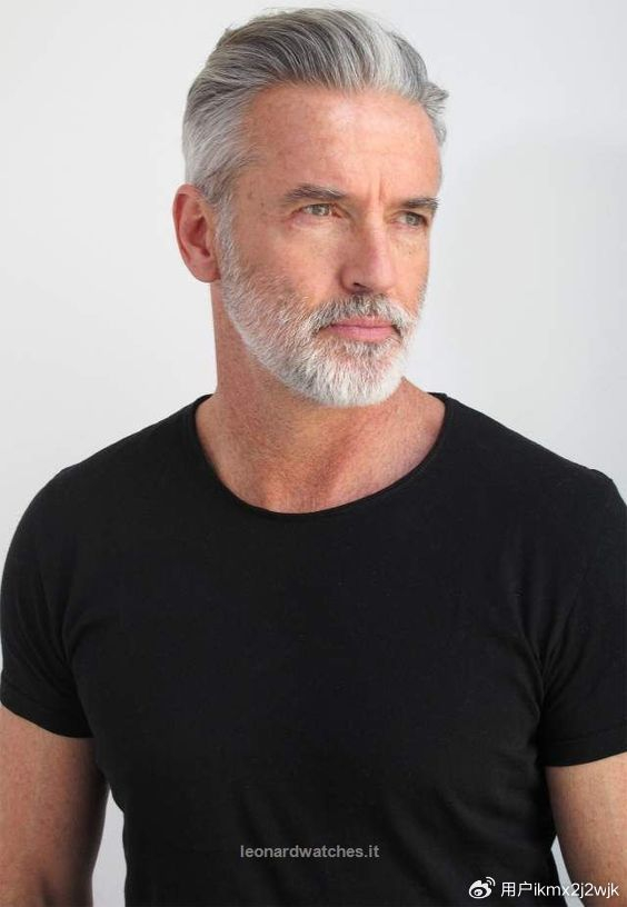 男人过了55岁,这款发型可以试一试,不仅时尚还很显精神|发型|绅士们