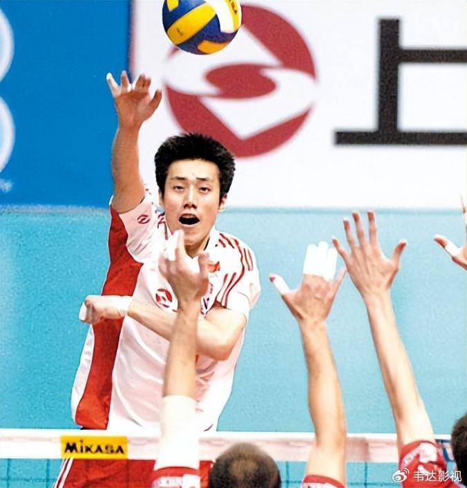 了自己的兴趣,并且在日复一日的练习中,渐渐把排球发展成自己的特长