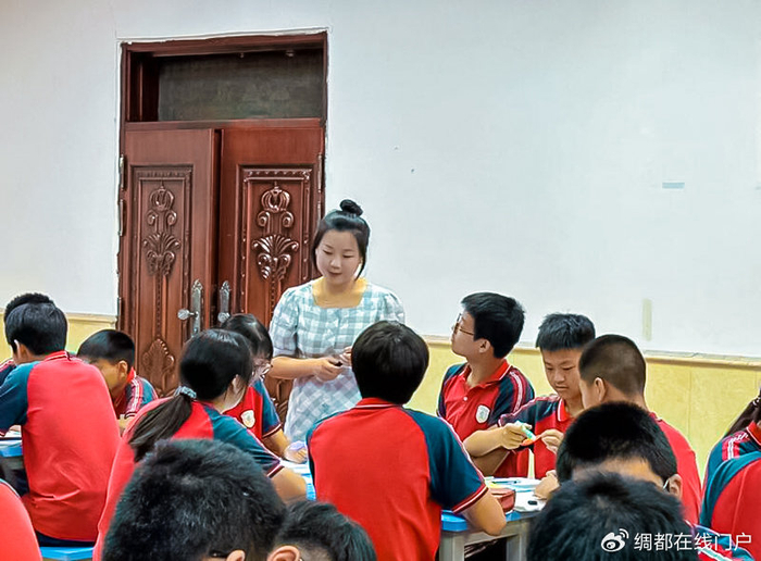 南充十一中周巧嫣老师获区初中心理健康优质课一等奖