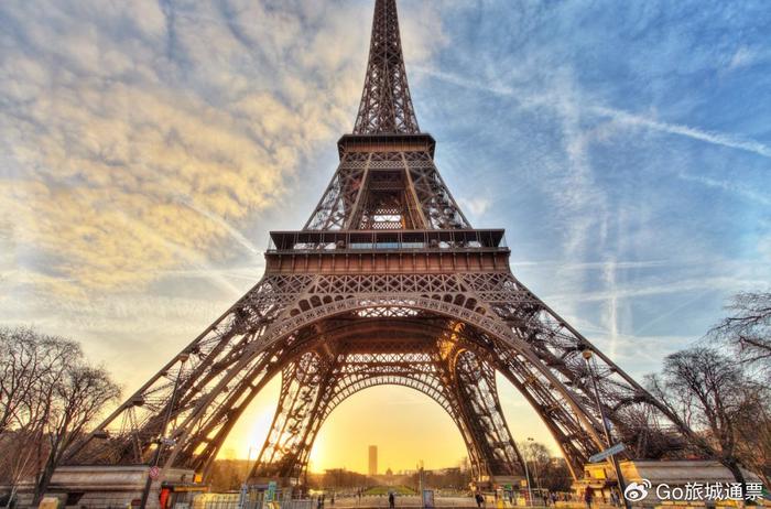 三月广场公园与埃菲尔铁塔(parc du champ de mars & eiffel tower)