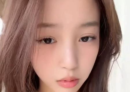 赵薇女儿黄新，15岁的小四月最新动态，颜值和赵薇比怎么样？
