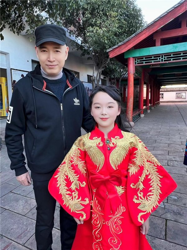 第八届横店儿童电影节颁奖盛典汪子轩荣获“闪耀之星”|横店|电影节|颁奖盛典_新浪新闻