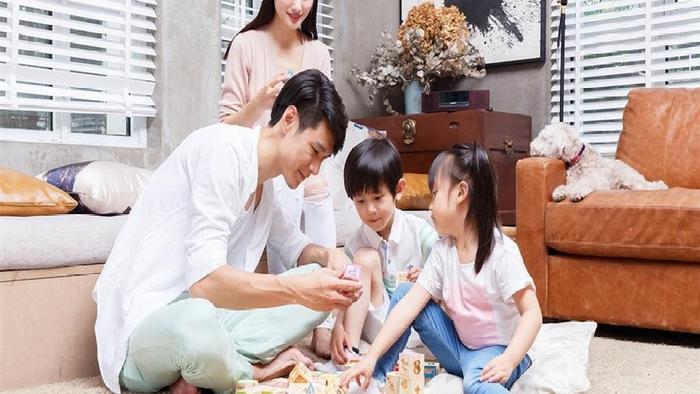 二胎家庭，面对孩子的纷争，父母只需“帮理不帮小”