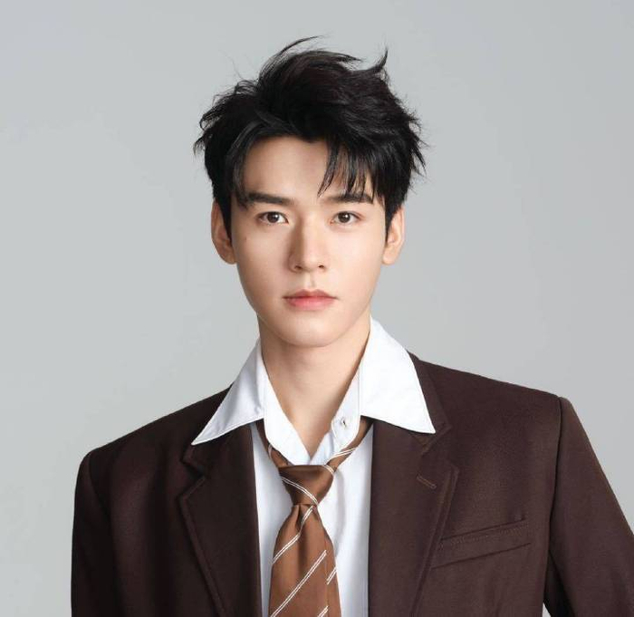 中国内地影视男演员,毕业于东华大学表演系