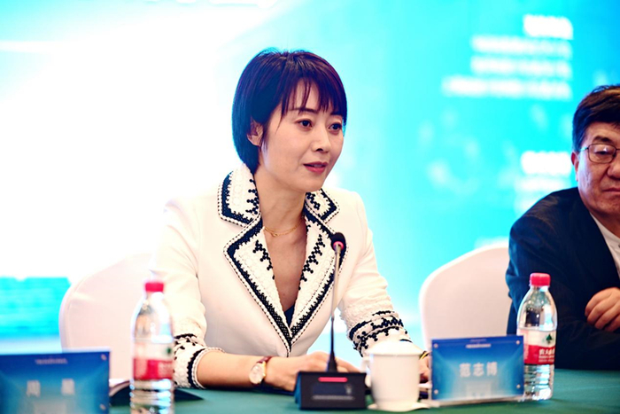 张卫研究员则关注于演员与观众的相互关系,在他的发言《表演建构观众