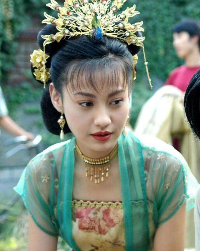 蝴蝶飞飞女主杨雪与罗云熙合作新剧42岁大变样老公很厉害