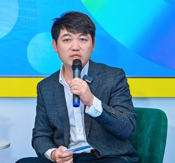 全真光学总经理王翔飞,t05v莱茵轻工产品服务区域总经理徐景行等