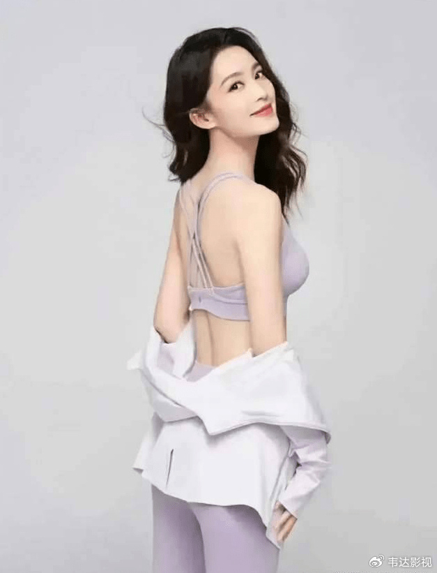 李沁凭借曼妙身姿,将优雅与自信演绎得淋漓尽致!