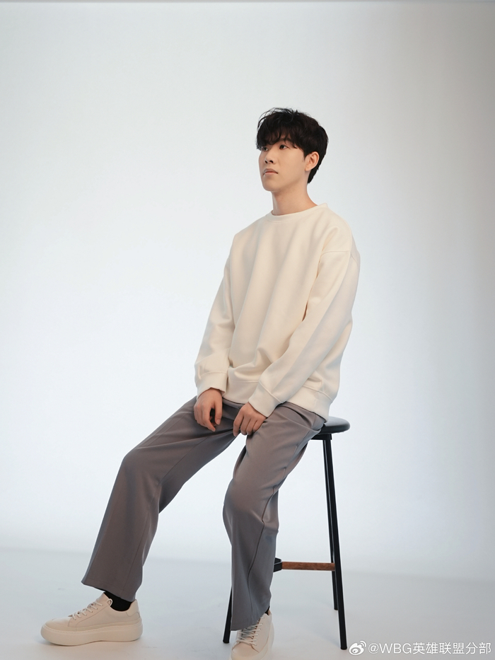 shy哥拍摄花絮这个造型好干净帅气